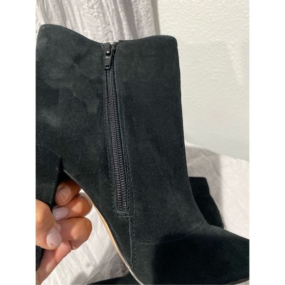 BCBG SUEDE BLACK HEELS ANKLE BOOTS - Picture 4 of 10